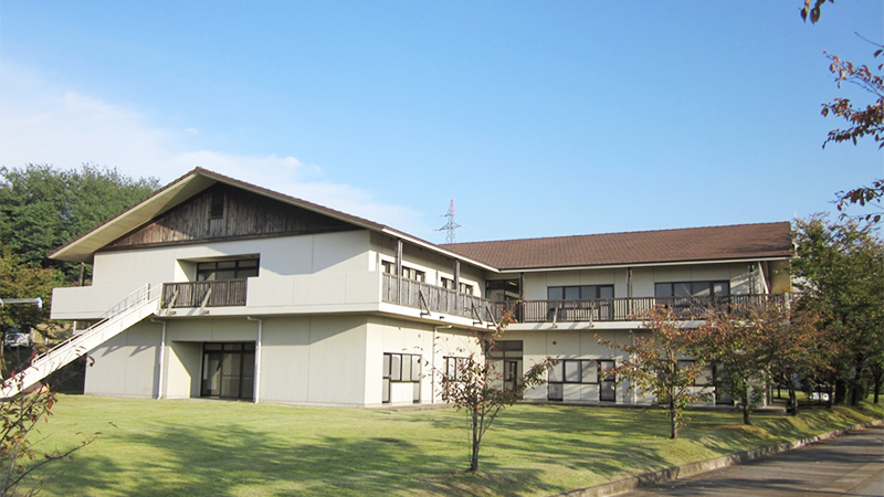 医王ヶ丘病院 外観写真｜自然豊かな環境にある精神科・児童精神科の医療機関